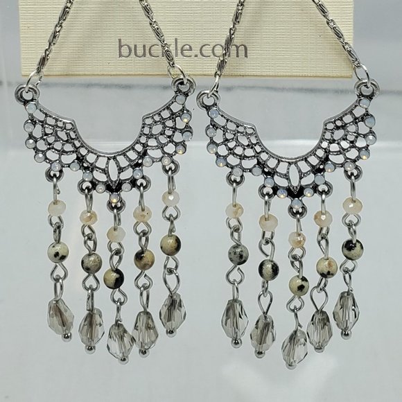 BKE fish hook silver pear-shape filigree chandelier earring - Picture 3 of 7